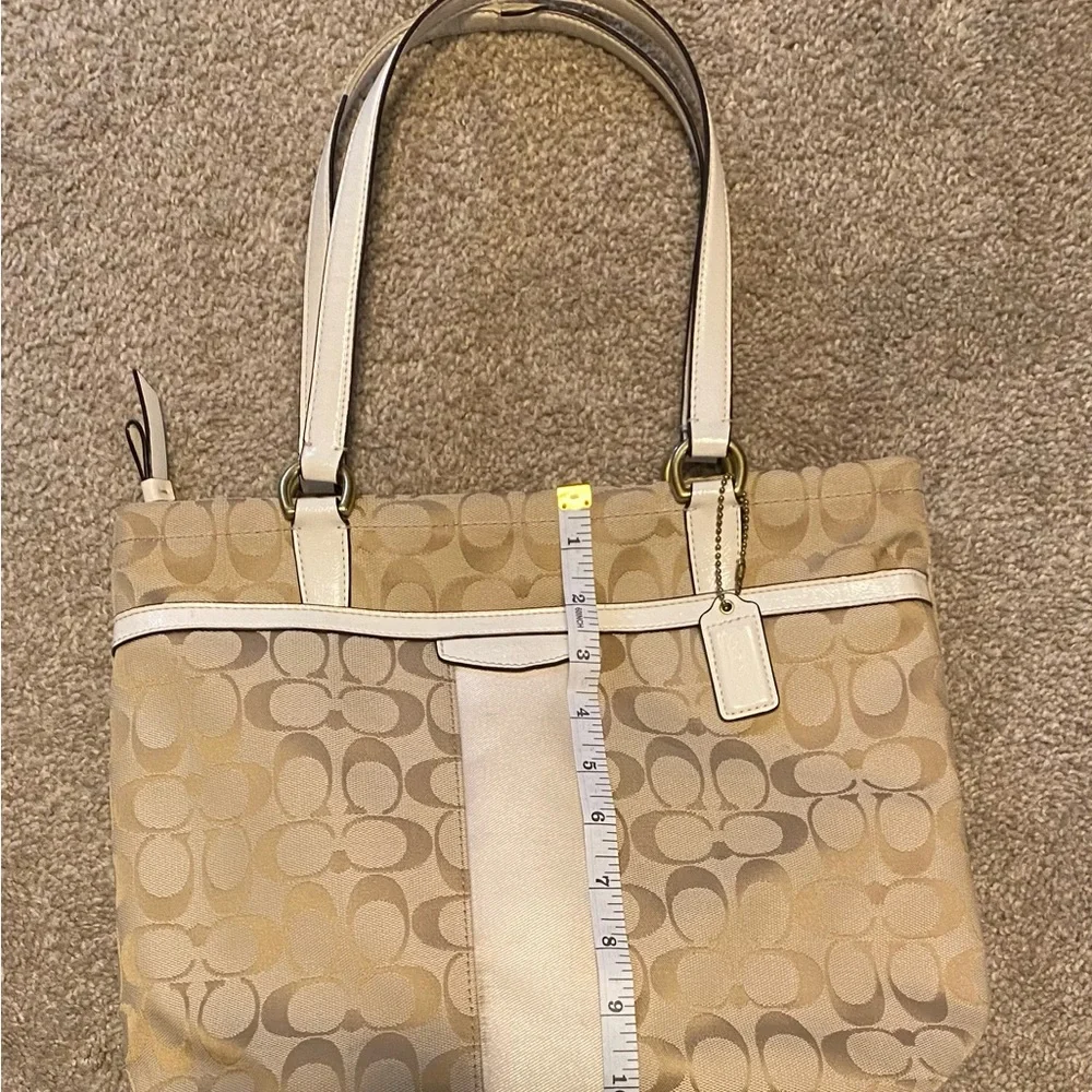 Coach Beige Signature Canvas Shoulder Bag with Cream Trim - Picture 4 of 10